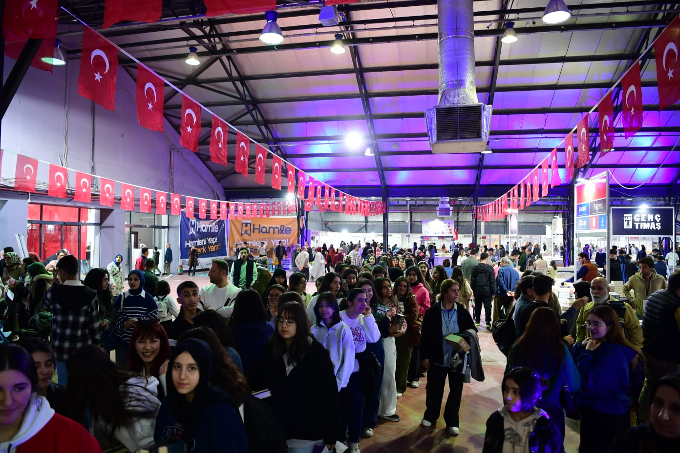 10. Malatya Anadolu Kitap ve Kültür Fuarı ziyaretçi akınına uğruyor YAZARLAR VE OKURLAR FUARDA BULUŞUYOR