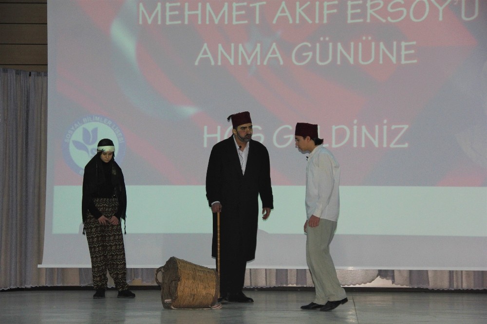 12 Mart İstiklal Marşı´nın kabulü ve Mehmet Akif Ersoy´u Anma Günü münasebetiyle Erzincan´da program düzenlendi
