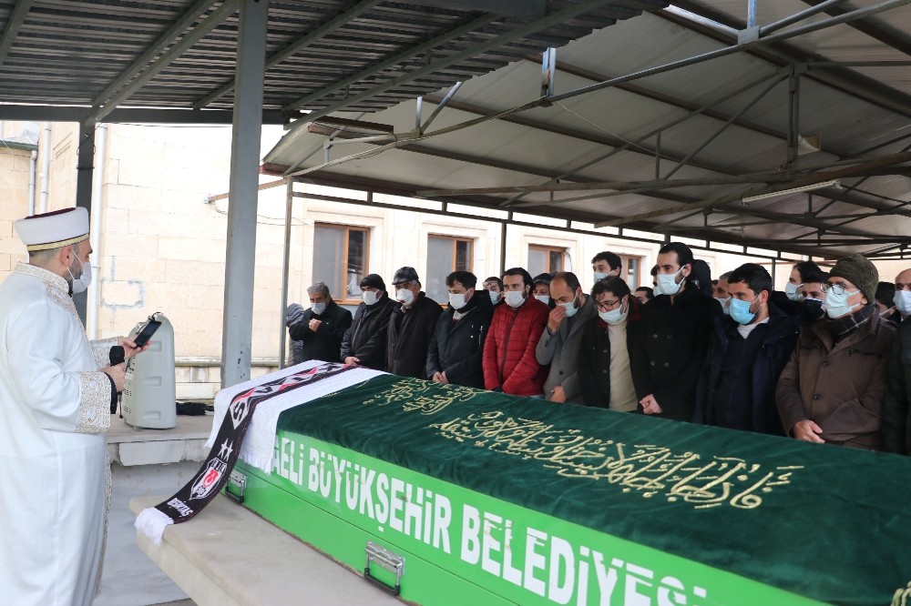 6 ay önce evlenen akademisyen kalbine yenildi
