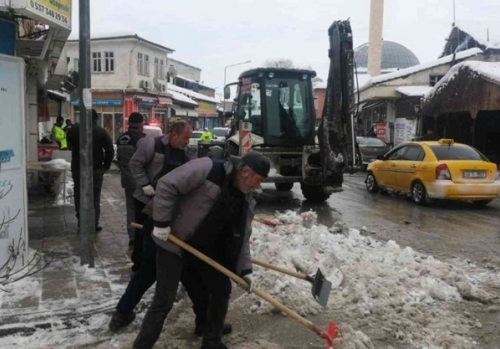 Akçadağ Belediyesi 7/24 sahada 