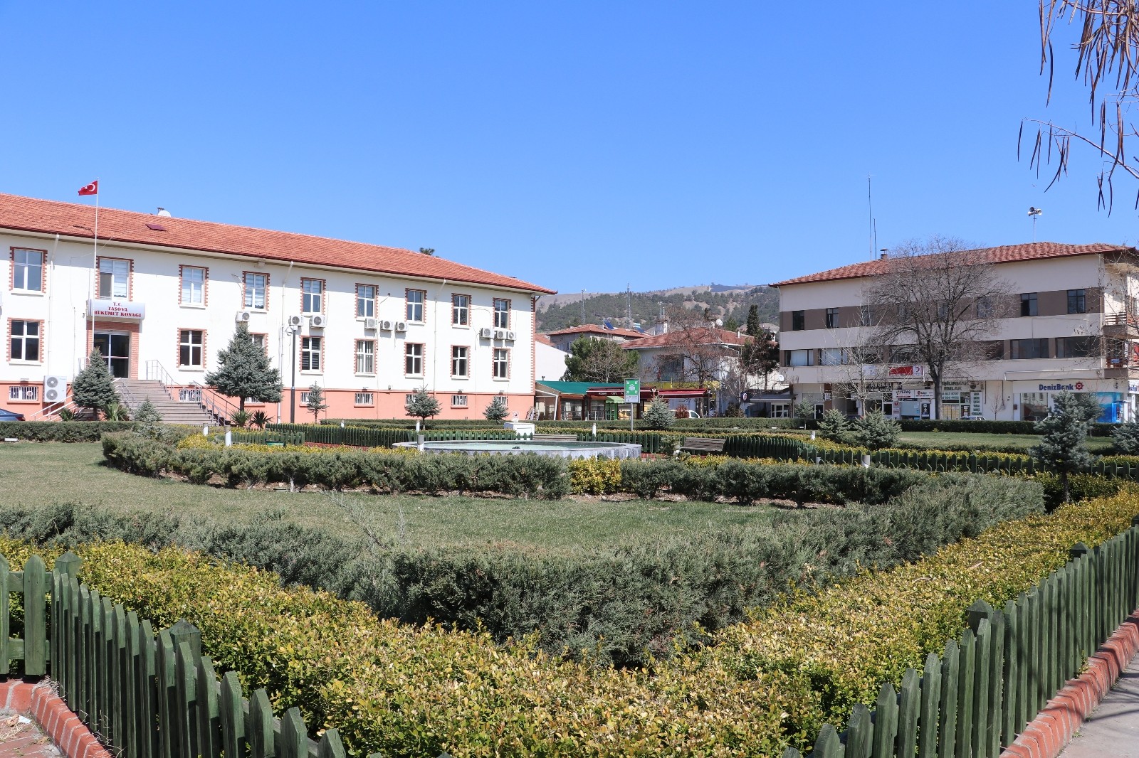 Amasya´da iki mevsim bir arada: Yükseklerde kara kış, aşağıda bahar havası
