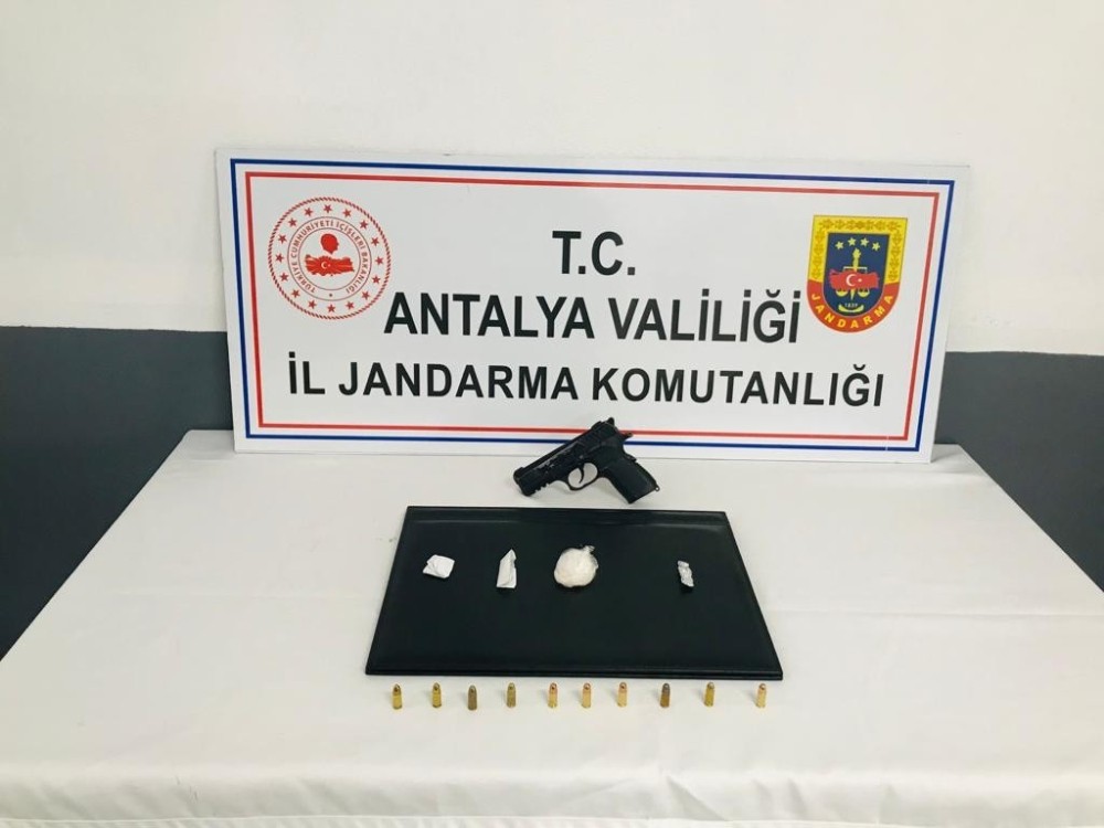 Antalya´da jandarmadan uyuşturucu baskını
