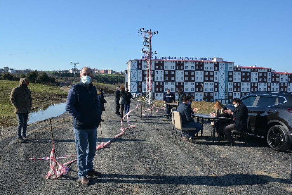 Arazisinden geçen yolu trafiğe kapatan hissedarlara para cezası
