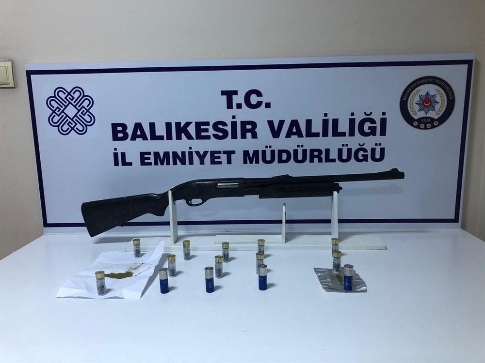 Balıkesir´de polis 16 aranan şahsı yakaladı
