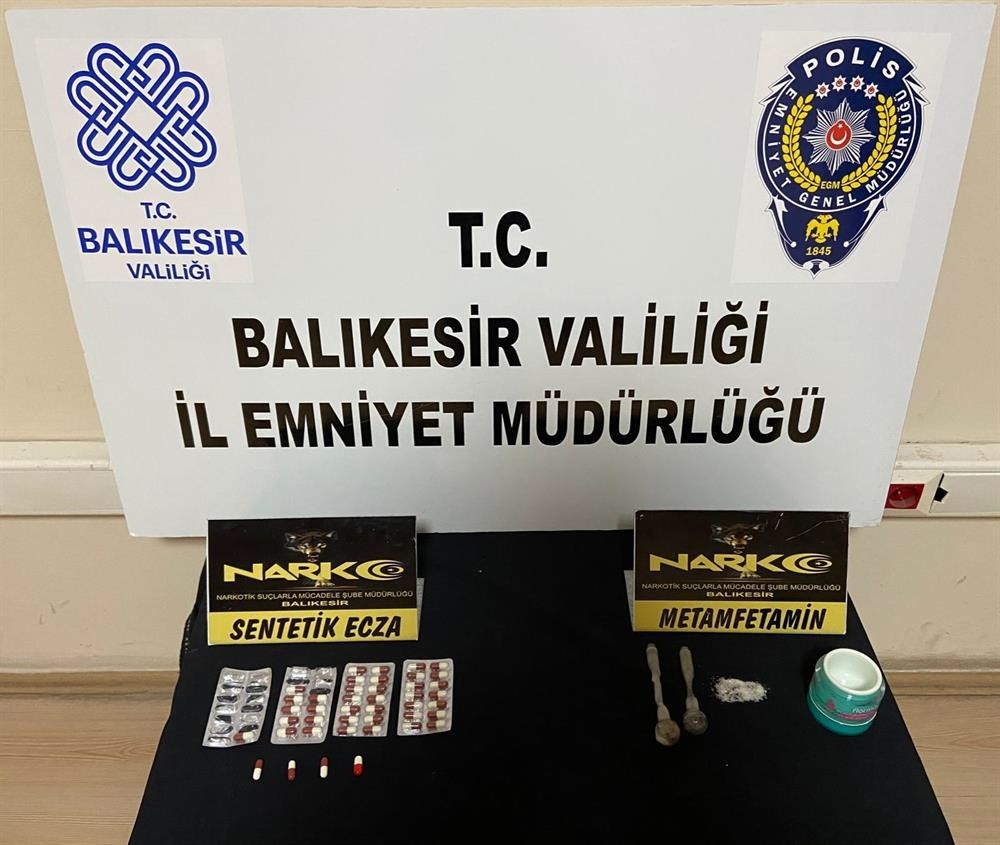 Balıkesir´de polisten 15 uyuşturucu şüphelisine operasyon
