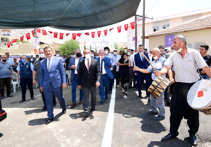 BAŞKAN GÜRKAN VATANDAŞLAR TARAFINDAN COŞKUYLA KARŞILANDI