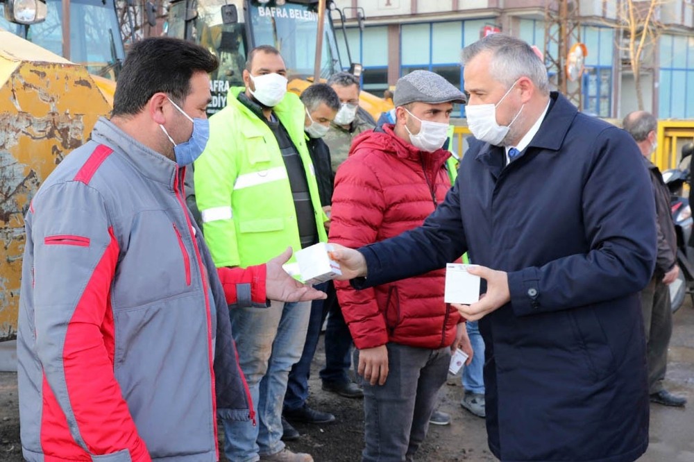 Başkan Hamit Kılıç´tan kandil simidi ikramı
