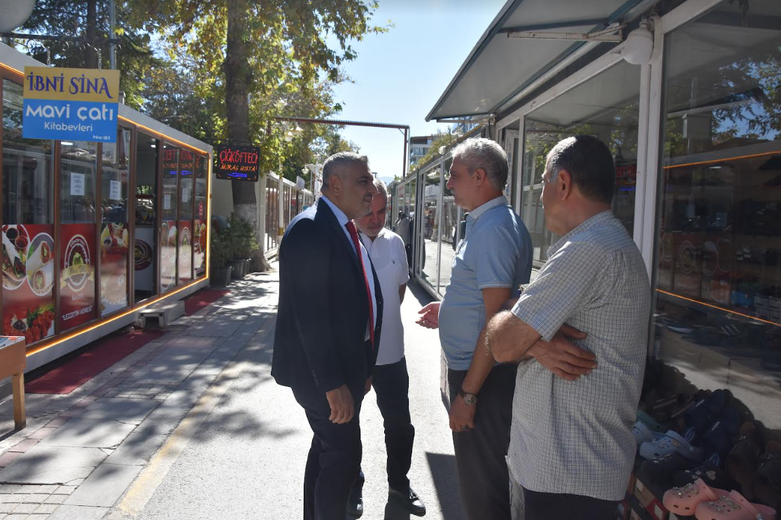 Başkan Sadıkoğlu, Kışla Caddesi ve Söğütlü Cami Esnafları ile Bir Araya Geldi