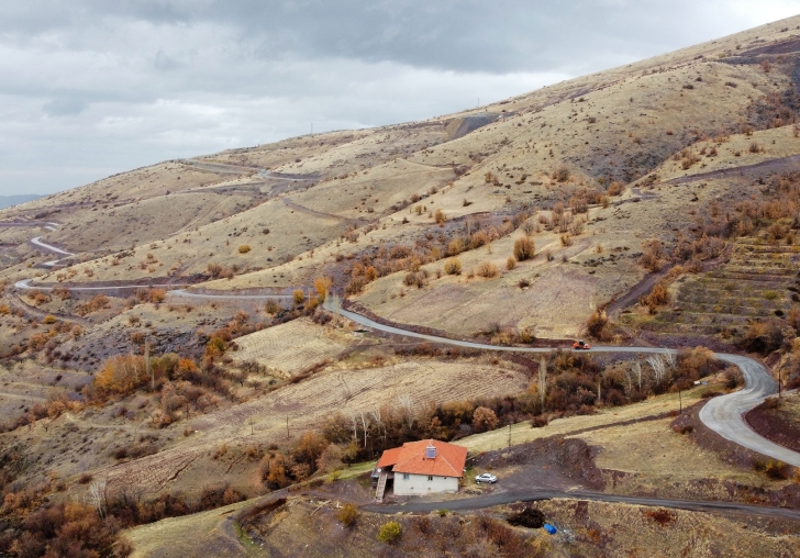 BATTALGAZİDE BİR MAHALLENİN DAHA ULAŞIM SORUNU ÇÖZÜLDÜ