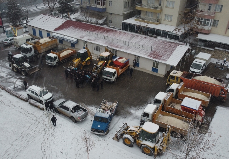 BATTALGAZİDE KARLA MÜCADELE EKİPLERİ İŞ BAŞINDA