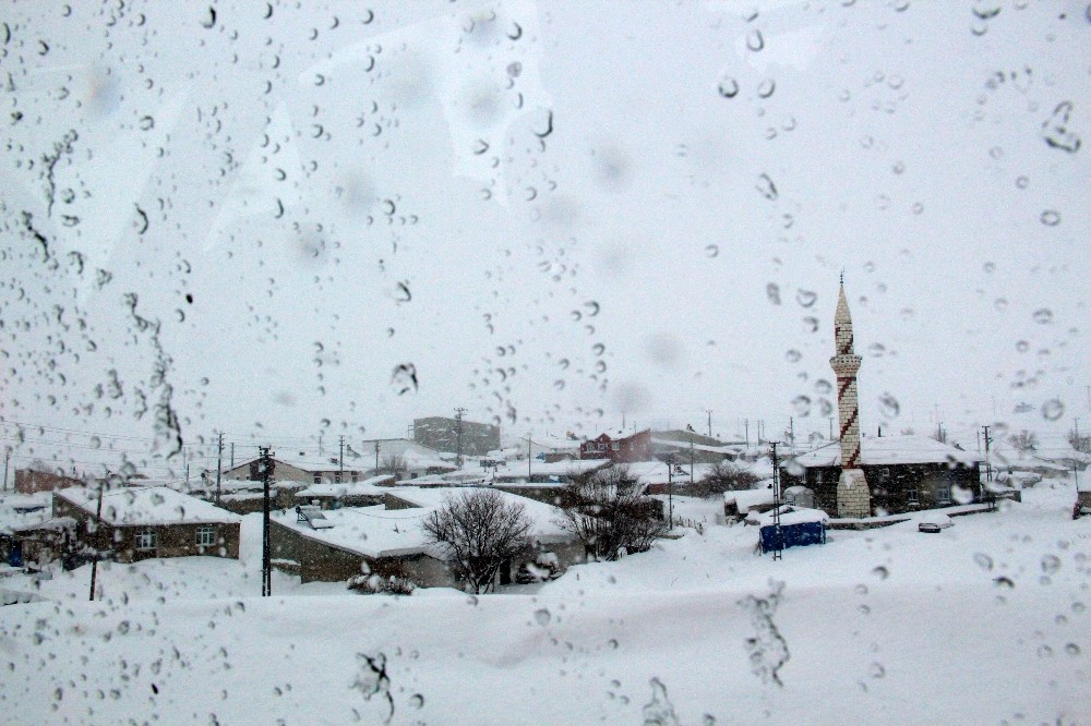 Bayburt´un yüksek kesimlerinde kar ve sis
