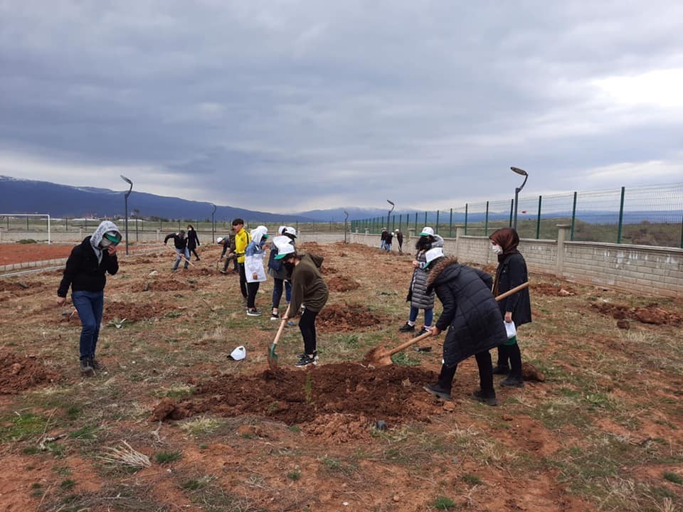 Bingöl´de bin 200 adet fidan toprakla buluşturuldu
