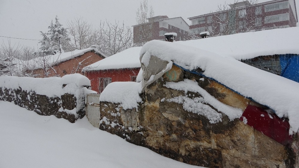 Bitlis´te 185 köy yolu ulaşıma kapandı
