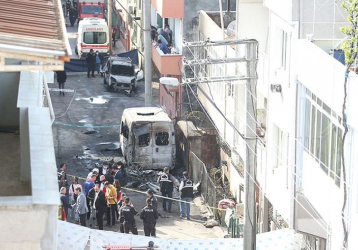 Bursa'da Uçak Sokağa Düştü