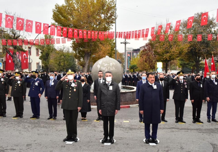 Büyük Önder Mustafa Kemal Atatürk, Malatya'da Düzenlenen Törenle Anıldı