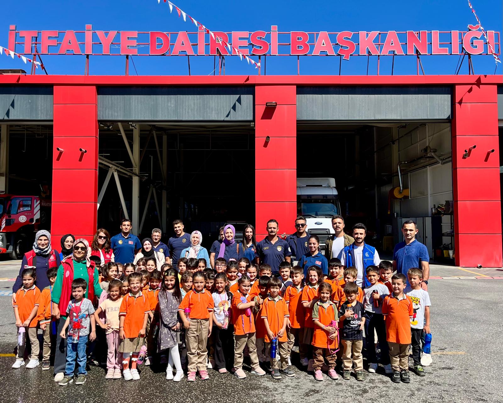 Büyükşehir Belediyesi İtfaiye Teşkilatından anlamlı etkinlikler  ÇOCUKLAR İTFAİYE OYUN  PARKINDA GÖNÜLLERİNCE EĞLENDİ