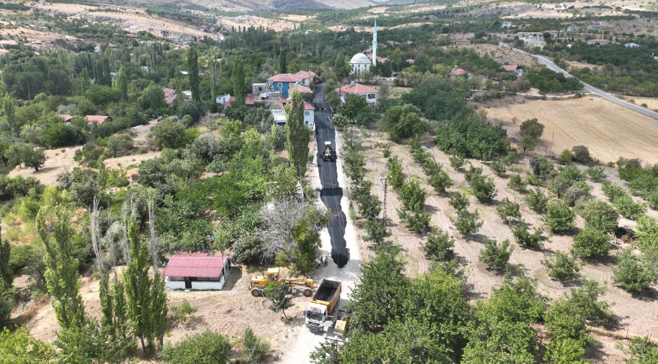 BÜYÜKŞEHİR BELEDİYESİ KIRSALDAKİ YOL AĞLARINI GÜÇLENDİRİYOR