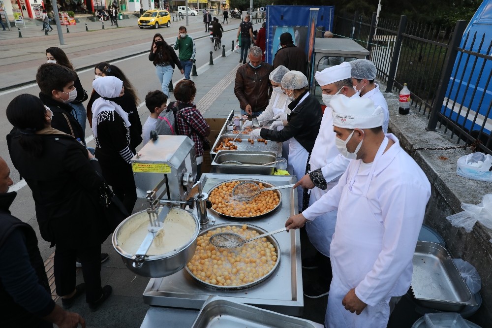 Büyükşehir´den Miraç Kandili´nde lokma ikramı
