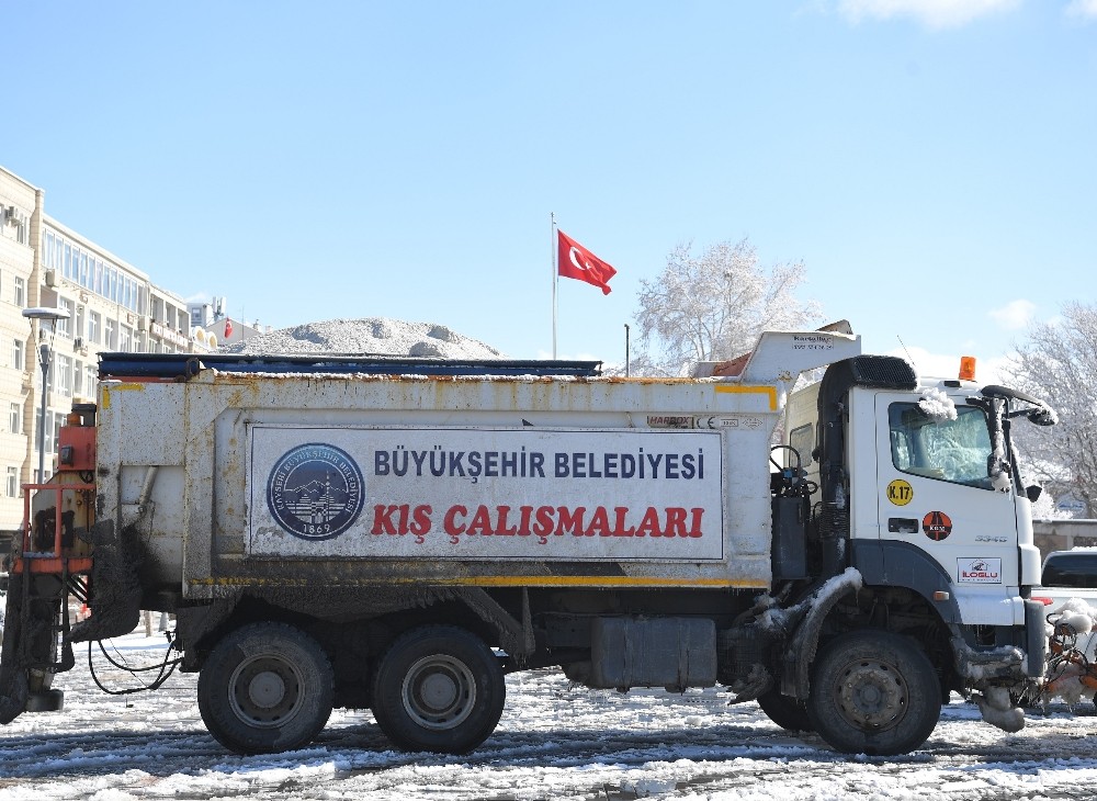 Büyükşehir ile yollar açık
