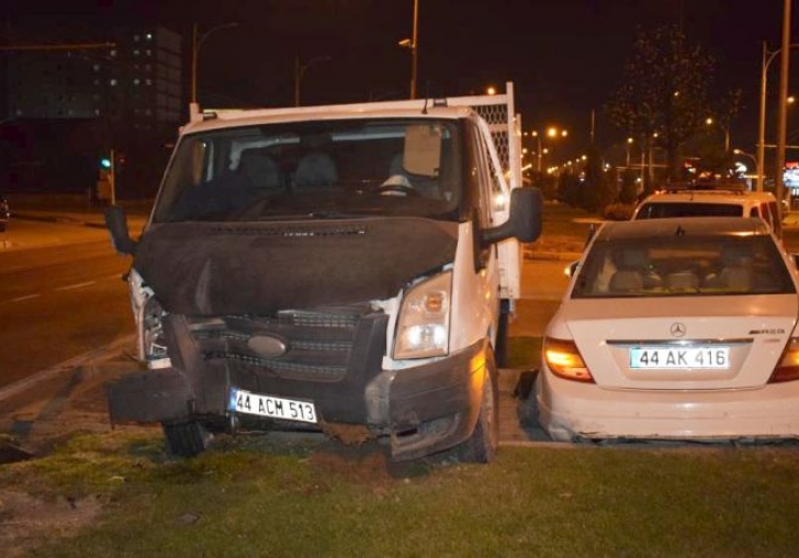 Çevre Yolundaki Kazada 2 Kişi Yaralandı