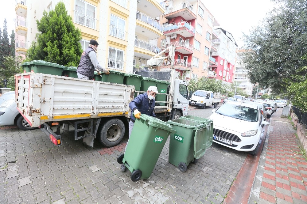 Efeler´de çöp kovaları yenileniyor
