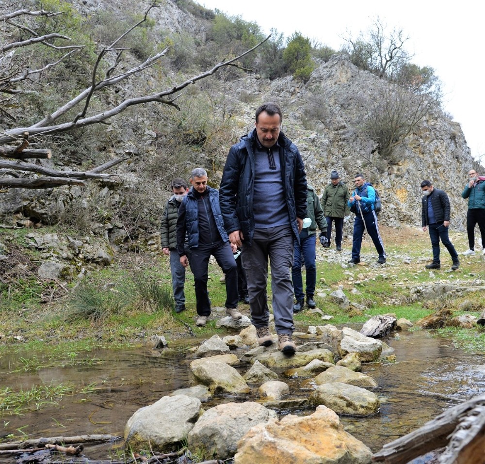 Ertuğrul Gazi´nin silah arkadaşlarının da uğrak yeri olan Dereboyu Köyü´nde tarih ve doğa yürüyüşü
