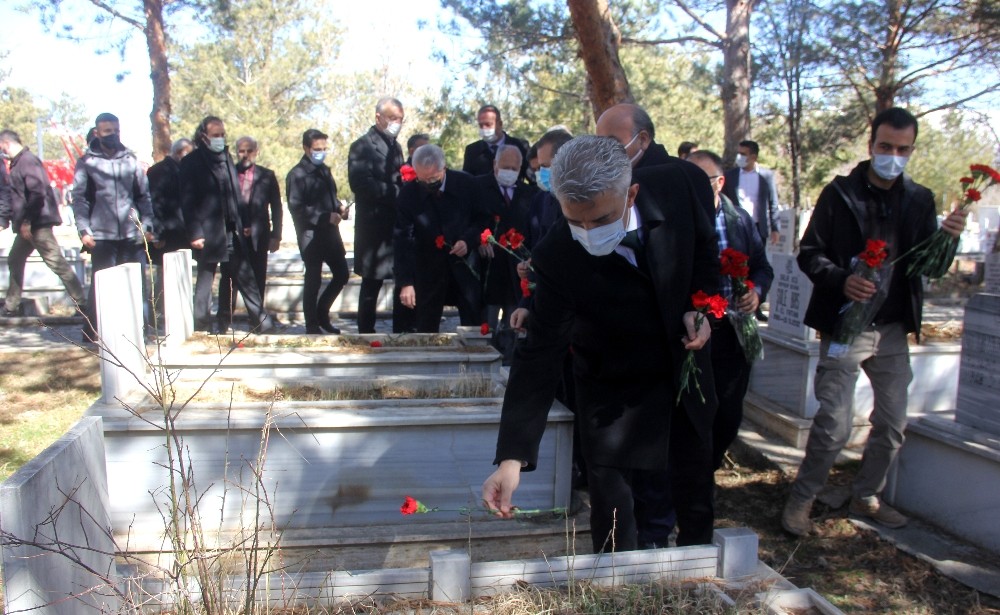 Erzincan´da deprem şehitleri anıldı
