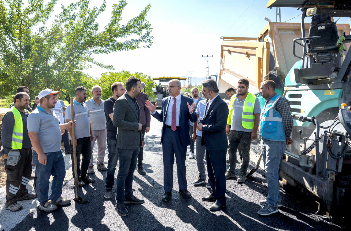 Fatih, Kuşdoğan ve Çayırköy Mahallelerinde Sürdürülen  Yol Çalışmalarını İnceleyen Başkan Er,  “D300 KARAYOLU İLE KUZEY ÇEVRE YOLU'NU GÜVENLİ VE KONFORLU BİR ŞEKİLDE BİRBİRİNE  BAĞLAMIŞ OLACAĞIZ”