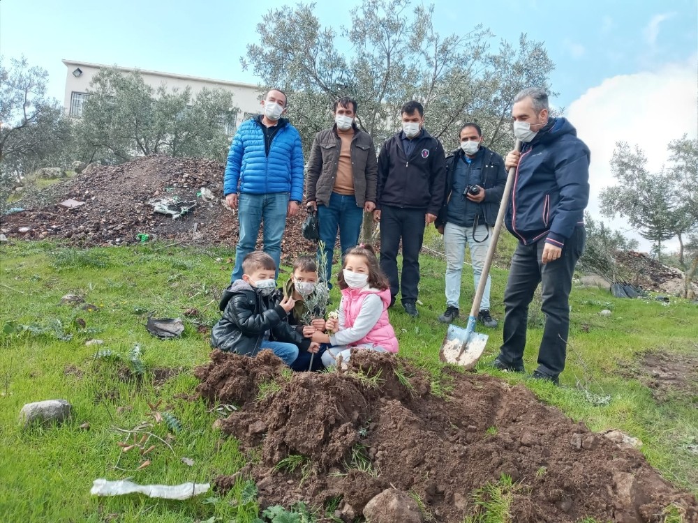 Fidan dikerek geleceklerine sahip çıktılar
