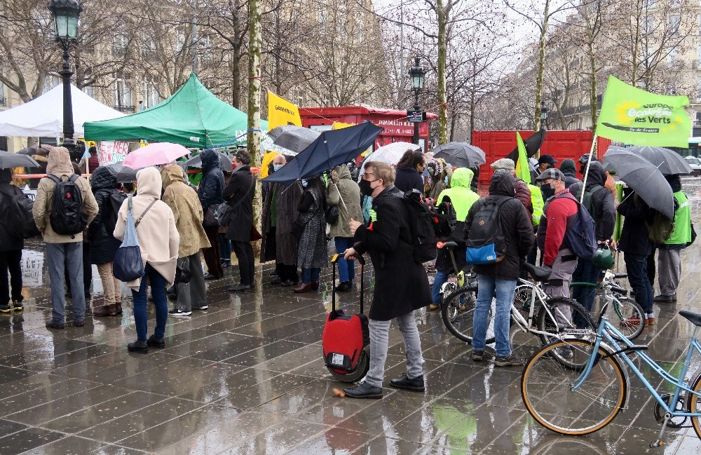 Fukuşima kurbanları 10. yılında Paris´te anıldı
