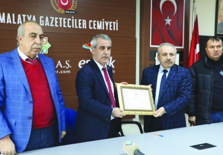 GAZETECİLİK HİÇ BU KADAR AŞAĞILANMADI!