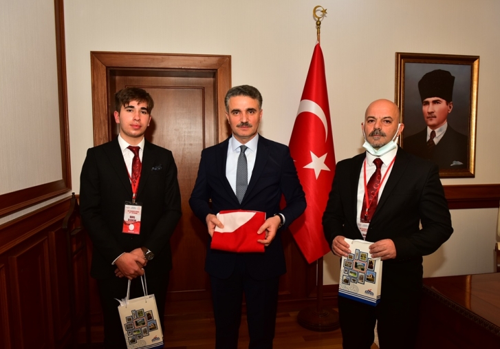 Gaziantepin Şehit Toprağı ve Şanlı Bayrağımız Valimiz Tarafından Teslim Alındı