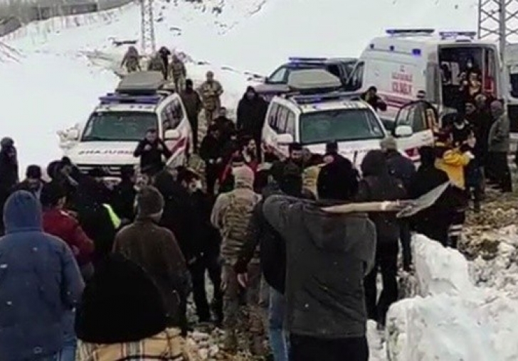 Hakkari'de çığ düştü: 3 kişi kurtarıldı