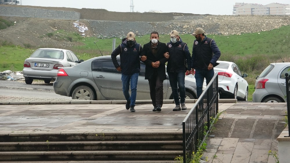 Hatay´da teröristlere evini açan CHP Kırıkhan ilçesi örgütüne kayıtlı olduğu ortaya çıkan Mehmet K. adlı zanlı adliyeye sevk edildi
