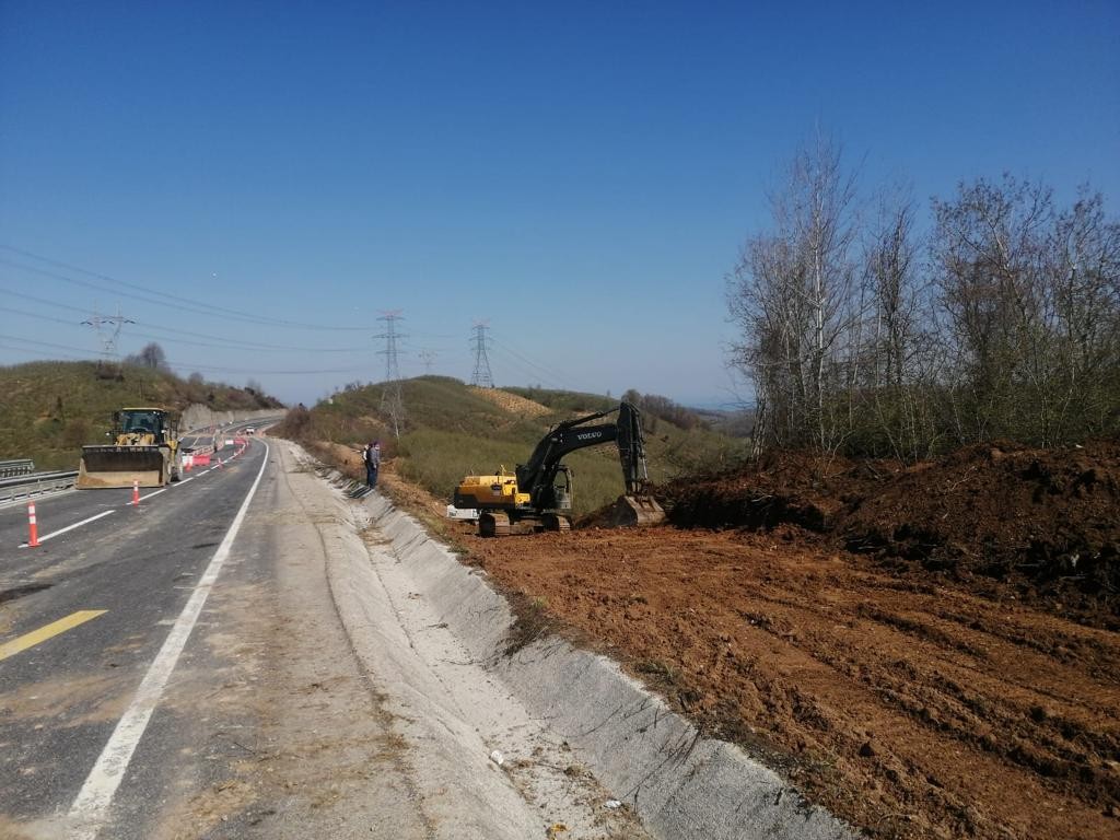 Heyelan bölgesinde servis yolu çalışmaları başladı
