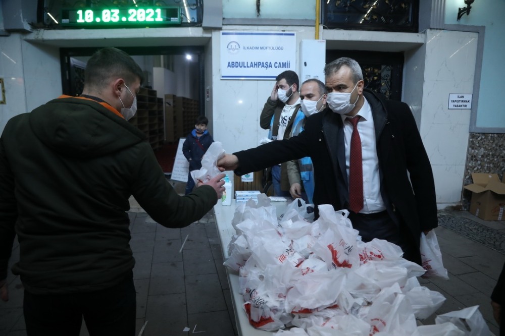 İlkadım´dan kandil simidi ikramı
