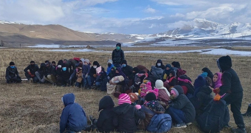 İran´a geçmek isteyen 59 düzensiz göçmen yakalandı
