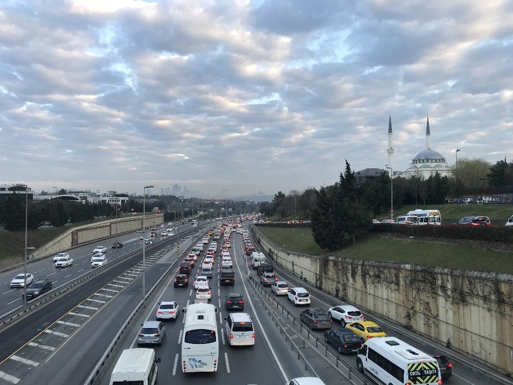 İstanbul´da kısıtlama sonrası trafik yoğunluğu
