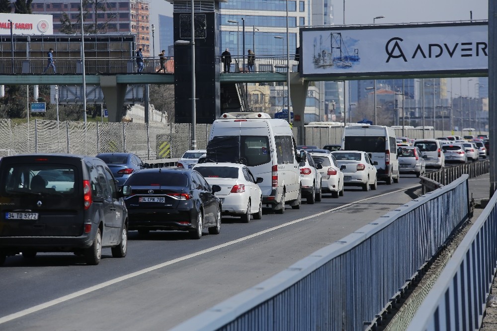 İstanbul´da trafik yoğunluğu yüzde 70´lere çıktı
