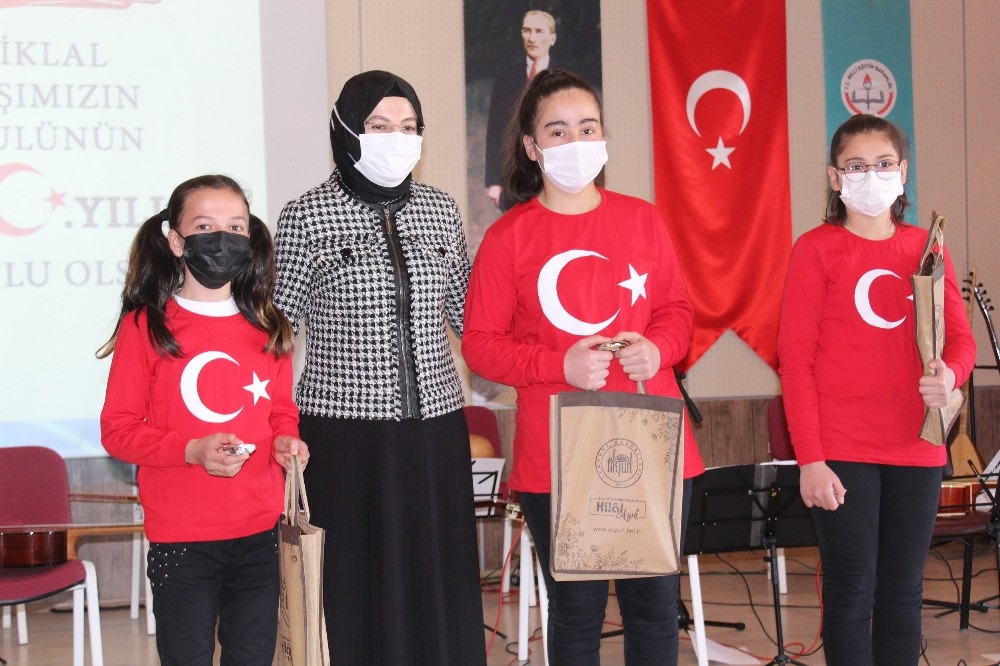 İstiklal Marşı´nın Kabulünün 100. Yılı´nda `Kahramanlık Türküleri