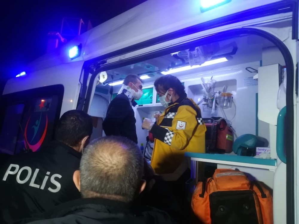 İzmir´de iki ayrı trafik kazası: 2´si polis 4 yaralı
