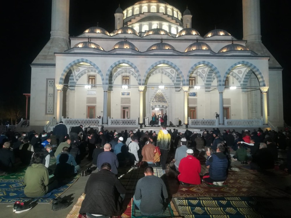 İzmir´de Miraç Kandili idrak edildi
