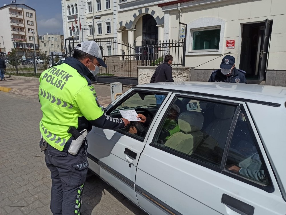 Kahta Polisi halkın güvenliği için broşür dağıttı
