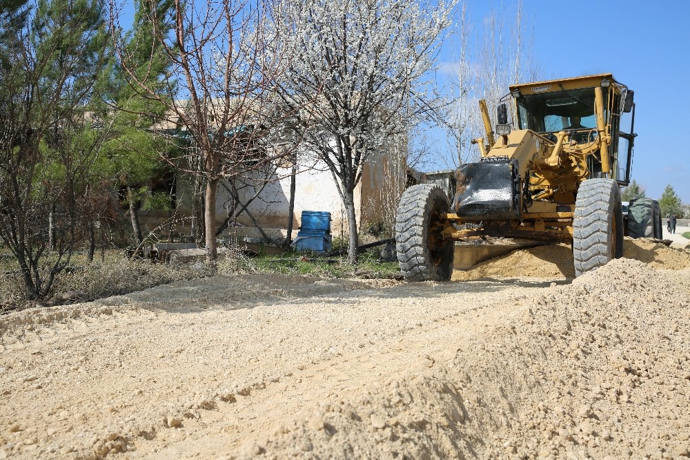 Karaköprü kırsalında yollar yenileniyor
