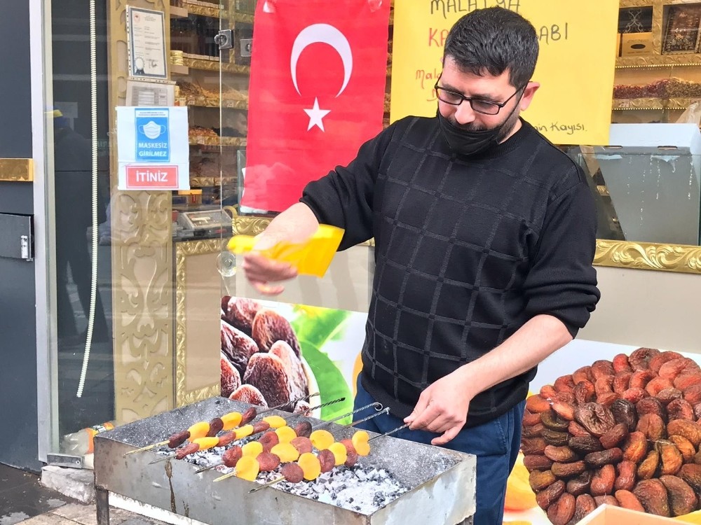 Kayısıdan bu sefer de kebap yaptılar
