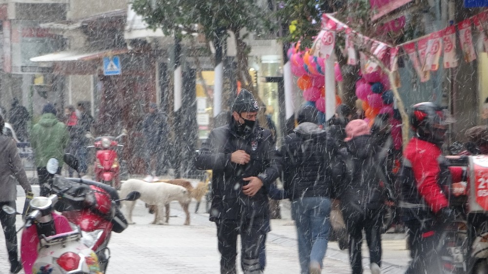 Kırklareli´nde Mart ayında lapa lapa kar yağışı
