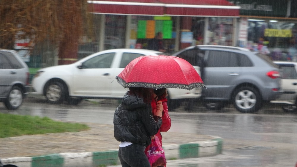 Kırklareli´nde sağanak etkili oluyor
