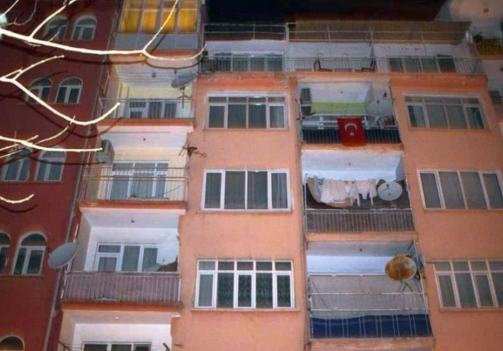 Kolonlardan Çatlama Olunca, 5 Katlı Apartman Boşaltıldı