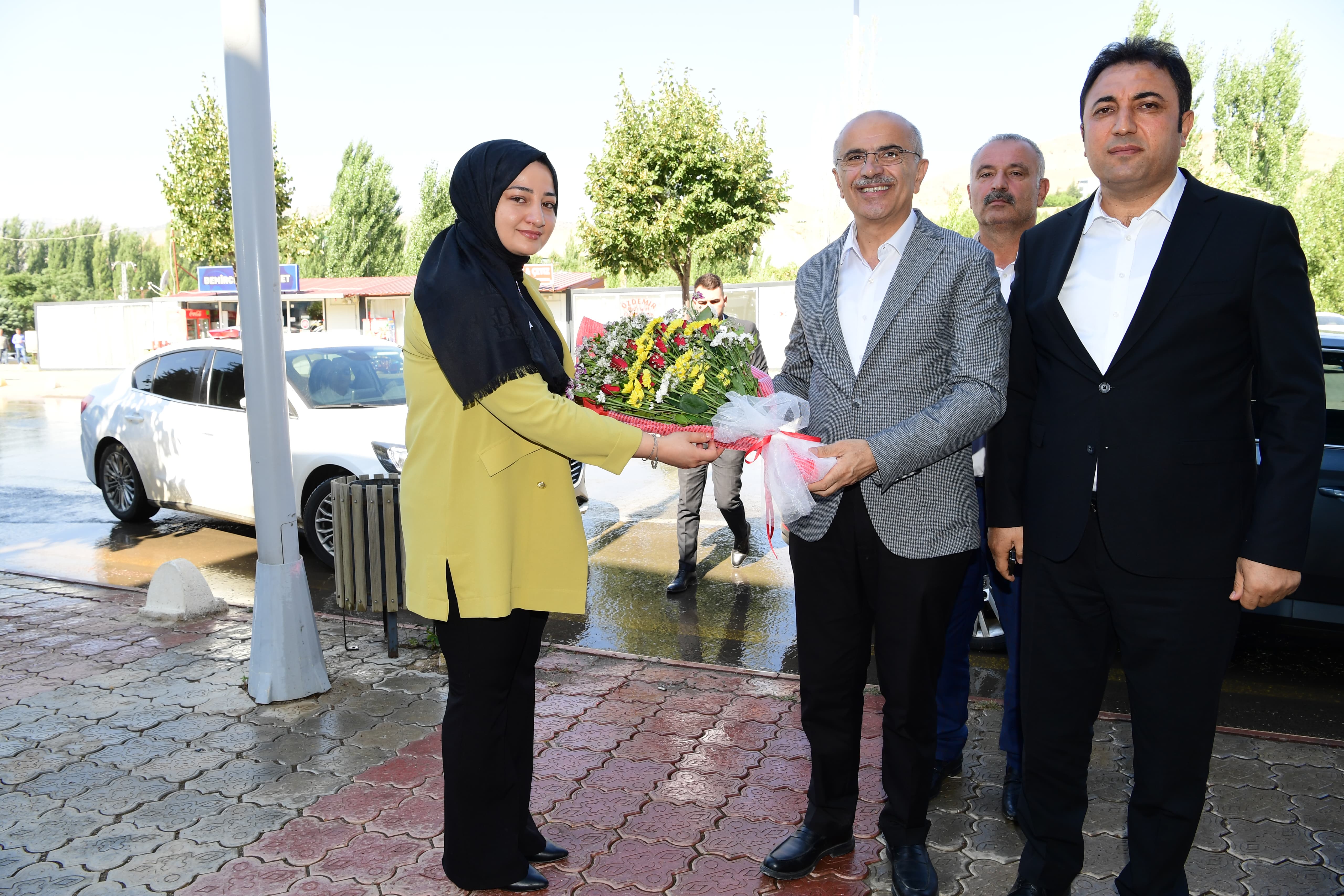 Kuluncak İlçesini Ziyaret Eden Büyükşehir Belediye Başkanı Sami Er, ‘ÖNCELİĞİMİZ VATANDAŞLARIMIZIN  TALEPLERİDİR’