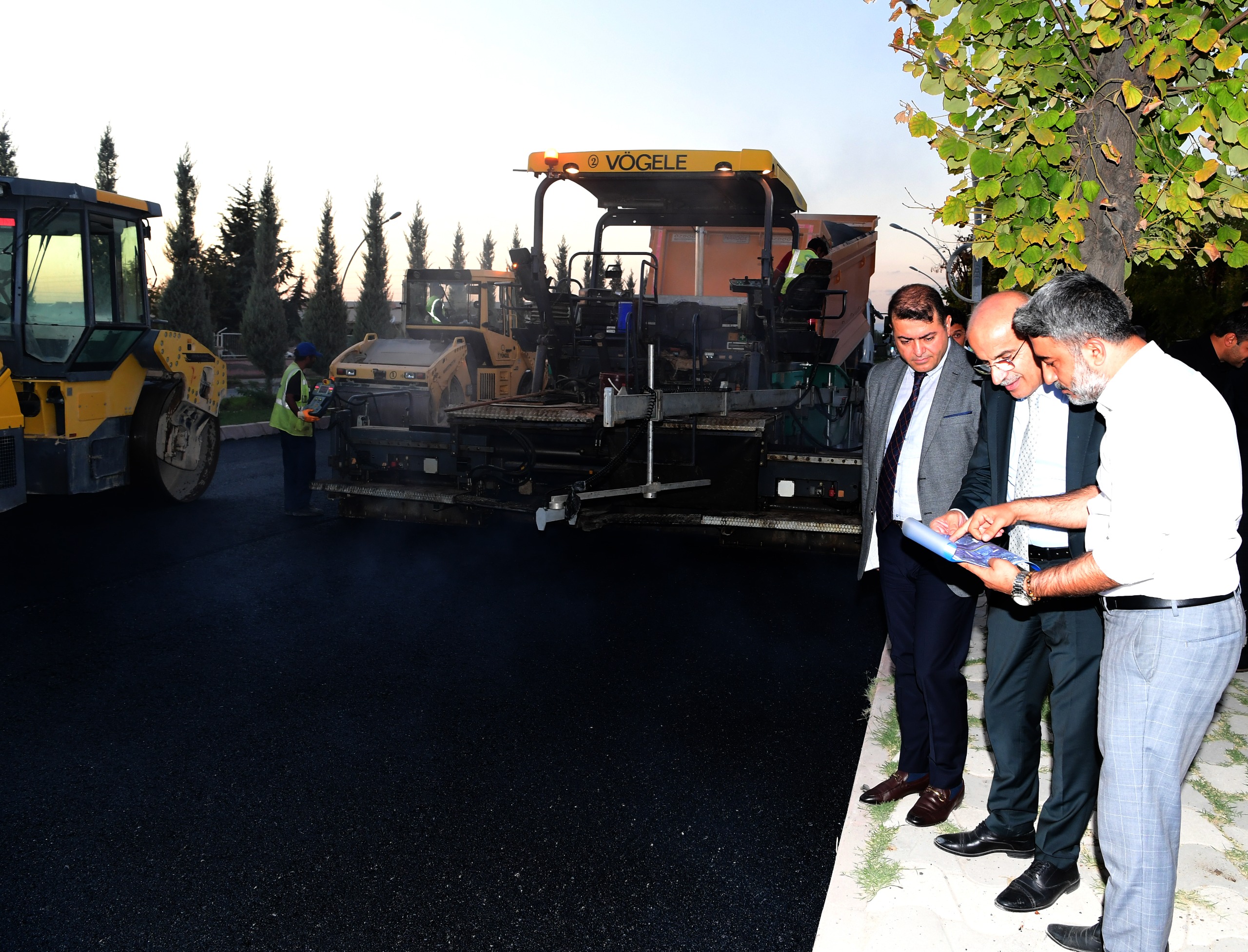 KUZEY KUŞAK YOLUNDA İncelemelerde Bulunan Başkan Er,  “ŞEHRİMİZİN ULAŞIM AĞINI DAHA GÜVENLİ VE DAHA KONFORLU HALE GETİRMEK İÇİN  ÇALIŞIYORUZ”